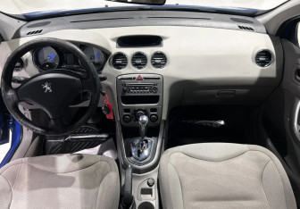 Подержанный автомобиль Peugeot 308 Hatchback 2009 года (9 фото)