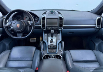 Подержанный автомобиль Porsche Cayenne 2013 года (9 фото)