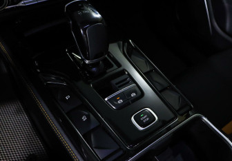 Подержанный автомобиль FAW Bestune T77 2021 года (13 фото)