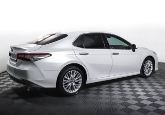 Подержанный автомобиль Toyota Camry Sedan 2018 года (5 фото)