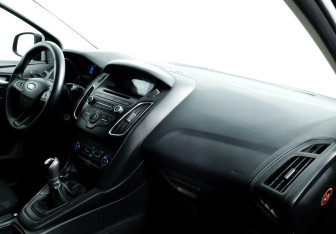 Подержанный автомобиль Ford Focus Hatchback 2017 года (8 фото)