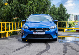 Подержанный автомобиль Kia Ceed Wagon 2021 года (2 фото)