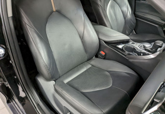 Подержанный автомобиль Toyota Camry Sedan 2019 года (22 фото)