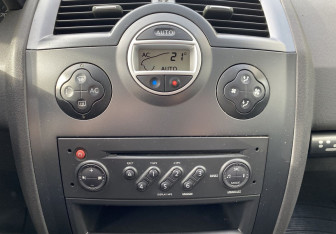 Подержанный автомобиль Renault Megane Sedan 2008 года (12 фото)