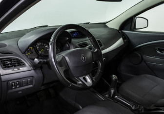 Подержанный автомобиль Renault Megane Hatchback 2012 года (10 фото)