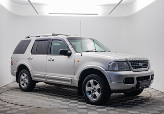 Подержанный автомобиль Ford Explorer 2005 года (3 фото)