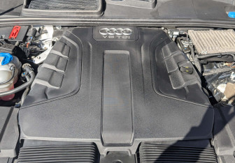 Подержанный автомобиль Audi Q7 2016 года (9 фото)