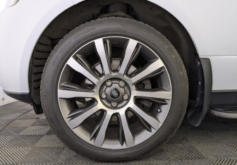 Подержанный автомобиль Land Rover Range Rover 2016 года (12 фото)