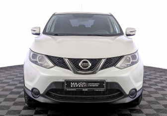 Подержанный автомобиль Nissan Qashqai 2016 года (2 фото)