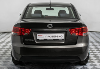 Подержанный автомобиль Kia Cerato Sedan 2010 года (6 фото)