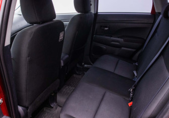 Подержанный автомобиль Mitsubishi ASX 2011 года (11 фото)