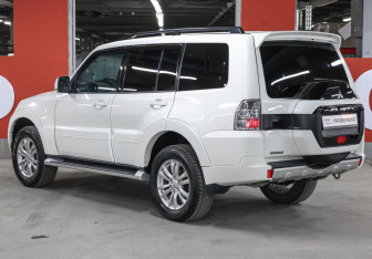 Подержанный автомобиль Mitsubishi Pajero 2018 года (7 фото)