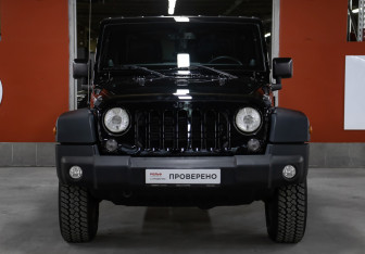 Подержанный автомобиль Jeep Wrangler 2014 года (2 фото)