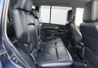 Подержанный автомобиль Mitsubishi Pajero 2008 года (11 фото)
