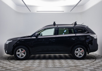Подержанный автомобиль Mitsubishi Outlander 2013 года (2 фото)