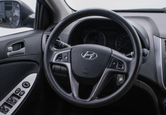 Подержанный автомобиль Hyundai Solaris Sedan 2015 года (15 фото)