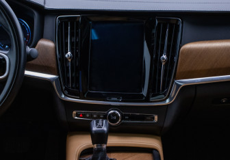 Подержанный автомобиль Volvo S90 2019 года (14 фото)