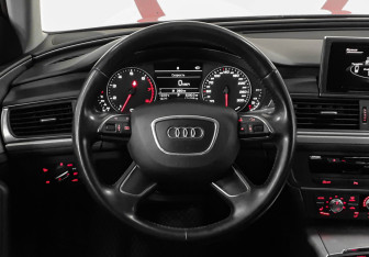Подержанный автомобиль Audi A6 Sedan 2011 года (11 фото)