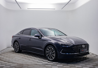 Подержанный автомобиль Hyundai Sonata 2020 года (3 фото)