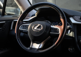 Подержанный автомобиль Lexus RX 2021 года (12 фото)