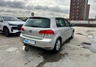 Подержанный автомобиль Volkswagen Golf Hatchback 2011 года (4 фото)
