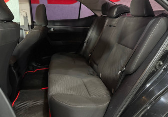 Подержанный автомобиль Toyota Corolla Sedan 2013 года (13 фото)