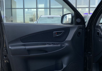 Подержанный автомобиль Hyundai Tucson 2008 года (15 фото)