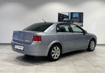 Подержанный автомобиль Opel Vectra Sedan 2007 года (5 фото)
