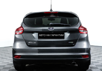 Подержанный автомобиль Ford Focus Hatchback 2018 года (6 фото)