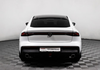 Подержанный автомобиль Changan UNI-V 2023 года (6 фото)