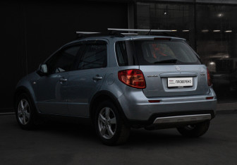 Подержанный автомобиль Suzuki SX4 Hatchback 2010 года (7 фото)