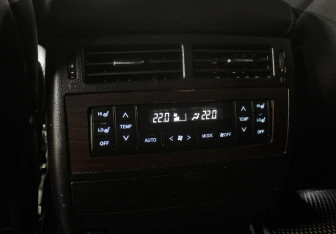 Подержанный автомобиль Toyota Land Cruiser Suv 2018 года (20 фото)