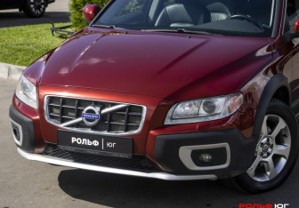 Подержанный автомобиль Volvo XC70 2010 года (25 фото)
