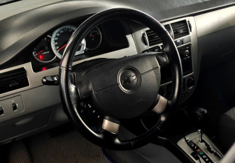 Подержанный автомобиль Chevrolet Lacetti Sedan 2007 года (14 фото)