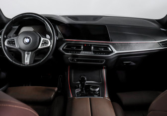 Подержанный автомобиль BMW X7 2022 года (13 фото)