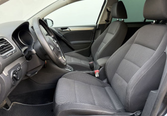 Подержанный автомобиль Volkswagen Golf Hatchback 2011 года (10 фото)