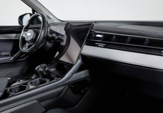 Подержанный автомобиль Geely Atlas 2023 года (9 фото)