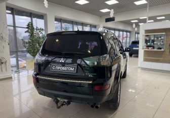 Подержанный автомобиль Mitsubishi Outlander 2007 года (4 фото)