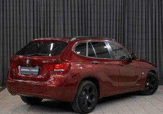 Подержанный автомобиль BMW X1 2011 года (3 фото)