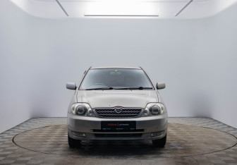 Подержанный автомобиль Toyota Corolla Sedan 2001 года (2 фото)