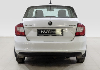 Подержанный автомобиль Skoda Rapid Liftback 2019 года (6 фото)