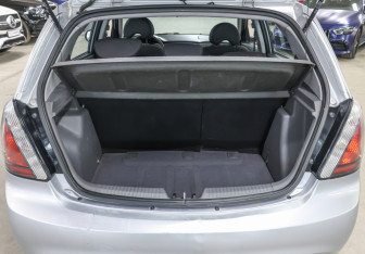 Подержанный автомобиль Kia Rio Hatchback 2011 года (10 фото)