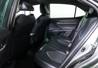 Подержанный автомобиль Toyota Camry Sedan 2022 года (12 фото)