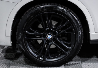 Подержанный автомобиль BMW X4 2014 года (15 фото)
