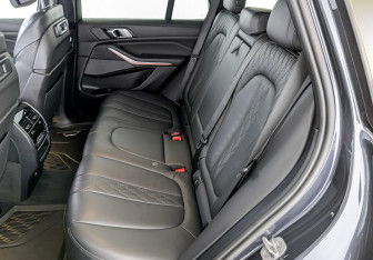 Подержанный автомобиль BMW X5 2022 года (12 фото)