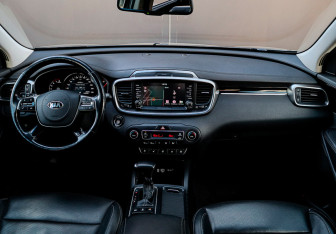 Подержанный автомобиль Kia Sorento 2018 года (9 фото)