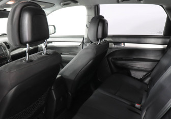 Подержанный автомобиль Kia Sorento 2012 года (12 фото)