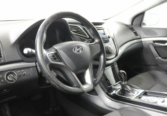 Подержанный автомобиль Hyundai i40 Sedan 2013 года (9 фото)