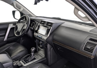 Подержанный автомобиль Toyota Land Cruiser Prado 2019 года (13 фото)