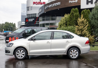 Подержанный автомобиль Volkswagen Polo Sedan 2010 года (6 фото)